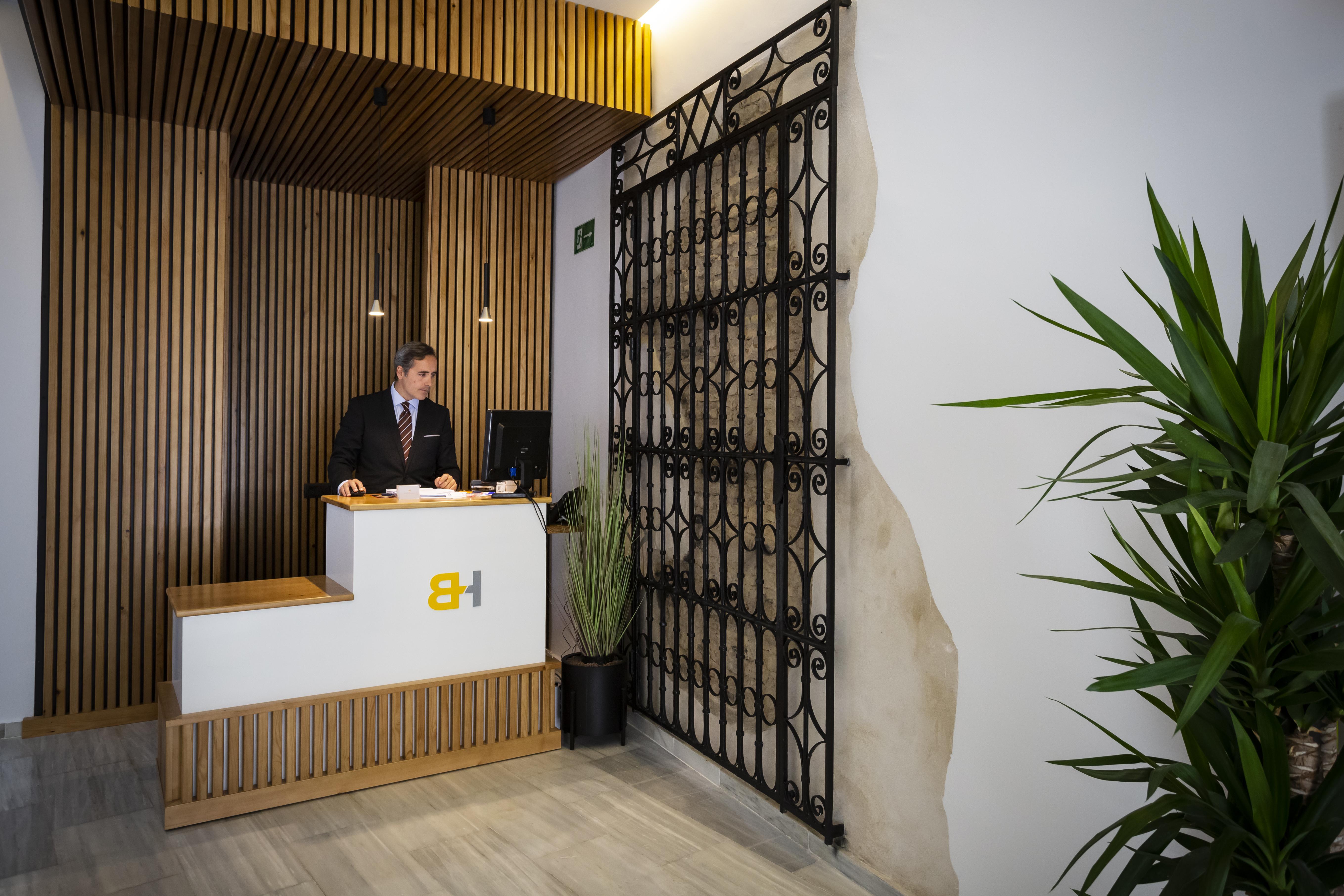 Basic Hotel Sevilla Catedral Eksteriør bilde