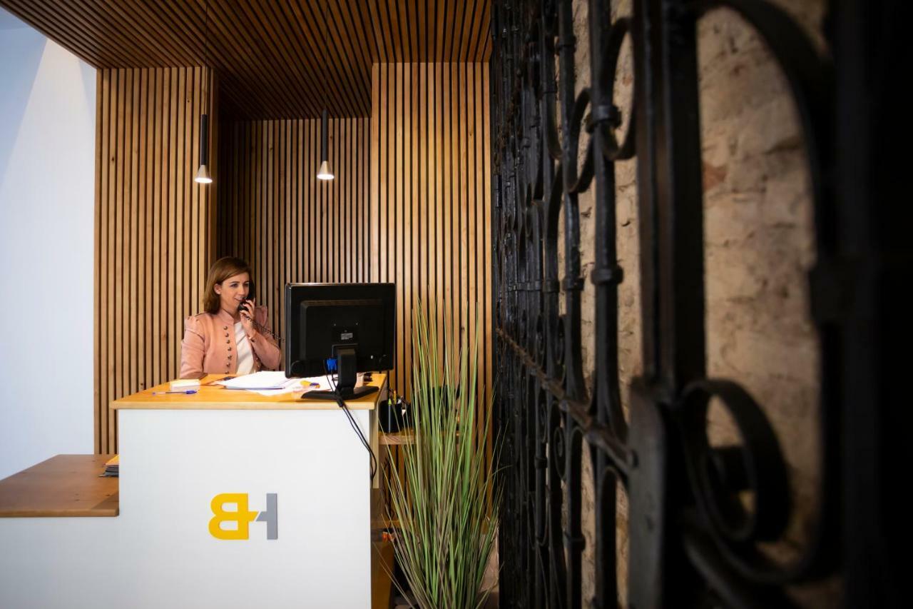 Basic Hotel Sevilla Catedral Eksteriør bilde